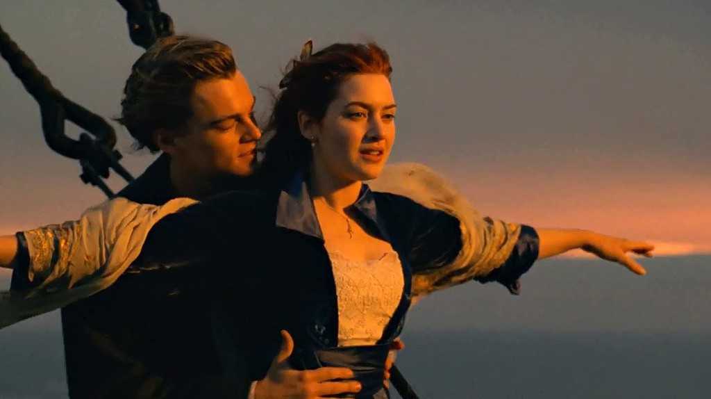 Jack and Rose on the main hull of Titanic