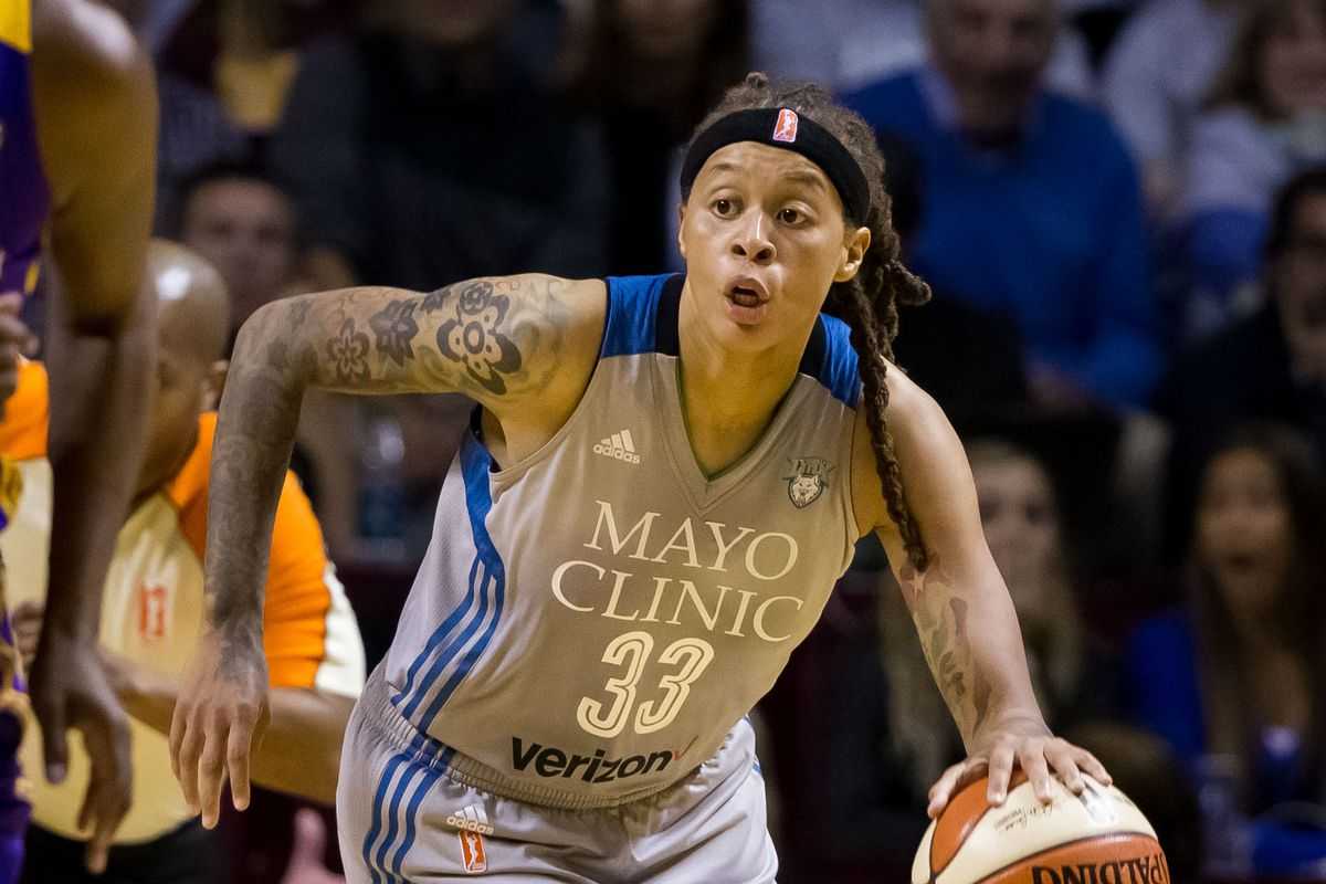  Sparks Add More Depth With Seimone Augustus