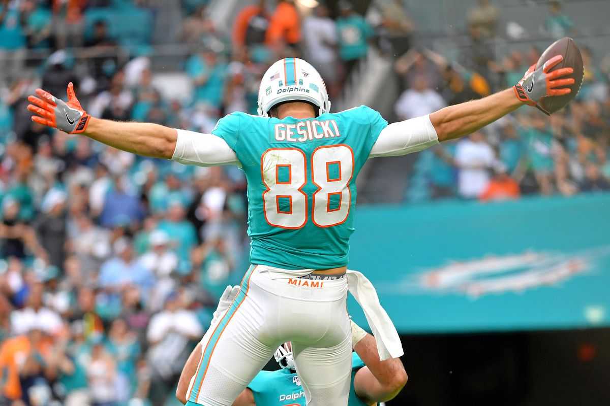  Did Mike Gesicki Unveil a New Secret Play From His House?