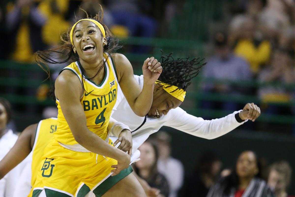  Los Angeles Sparks Sign Te’a Cooper