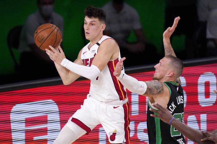 Daniel Theis Causes Miami's Tyler Herro to pass out of his drive in Game 5.