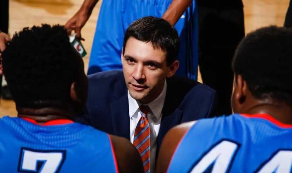picture of Mark Daigneault, now the OKC head coach, talking to Thunder players during the last season