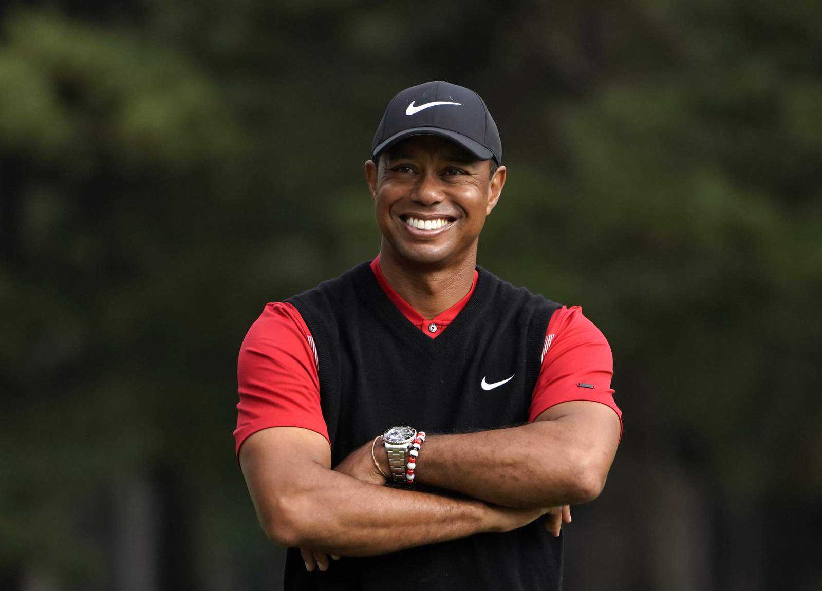  Tiger Woods Suffers Two Broken Legs in Single Car Accident