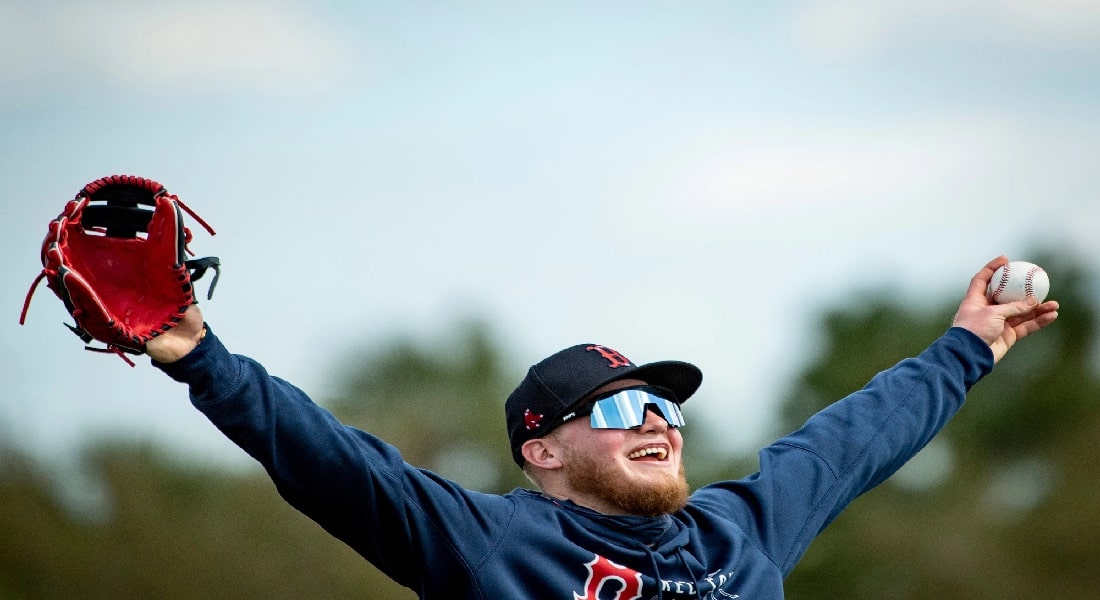 Alex Verdugo can rock grills but, our guys? IDK 😂 📺: Red Sox