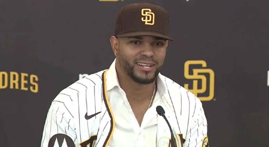 Former Red Sox Xander Bogaerts wearing his new Padres jersey and hat for the first time since signing mega-contract Wednesday at 2022 MLB Winter Meetings. 
