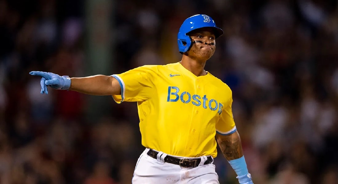 Red Sox sign Devers, the homegrown star who stuck around