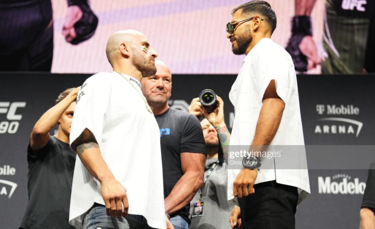 LAS VEGAS, NEVADA - JULY 06: (L-R) Opponents Alexander Volkanovski of Australia and Yair Rodriguez of Mexico face off during the UFC 290 press conference at T-Mobile Arena on July 06, 2023 in Las Vegas, Nevada. (Photo by Chris Unger/Zuffa LLC via Getty Images)