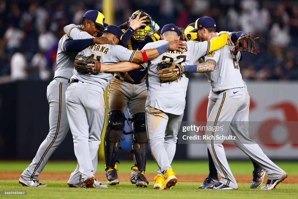 The Milwaukee @brewers are your 2023 NL Central Champions!