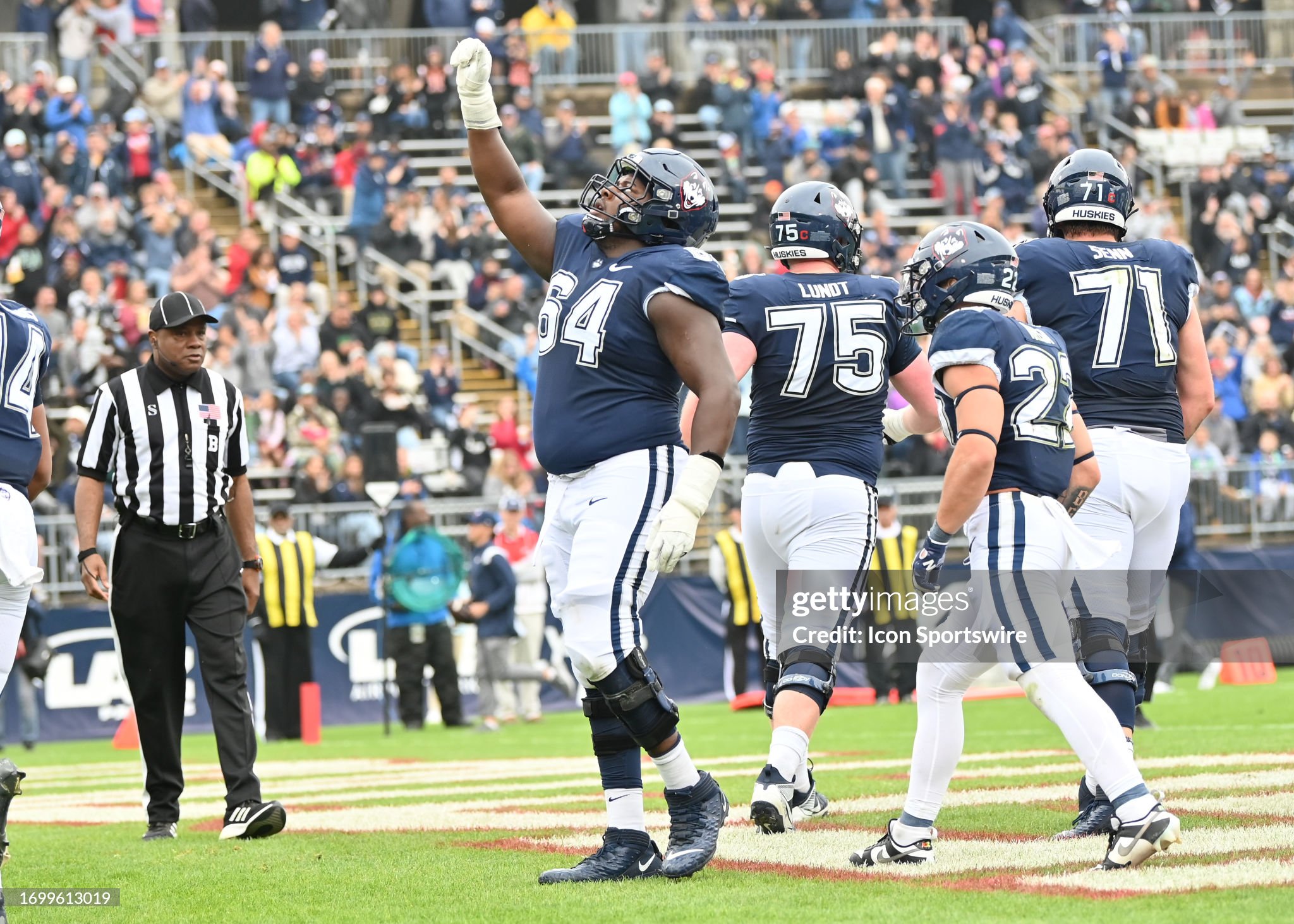 COLLEGE FOOTBALL: SEP 30 Utah State at UConn